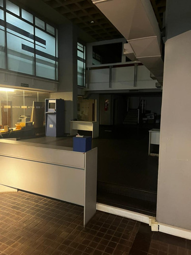 Alquiler Oficinas/local/consultorio(900m2) En Pleno Centro