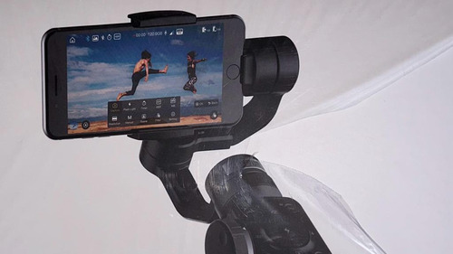 Estabilizador fotográfico Zhiyun Smooth 4 Gimbal para teléfono celular, color negro