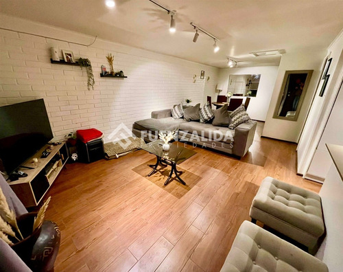 Casa En Venta De 3 Dorm. Con 140 Mt2 De Terreno En Maipú