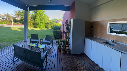 Casa En Venta - 5 Dormitorios 4 Baños - Hudson