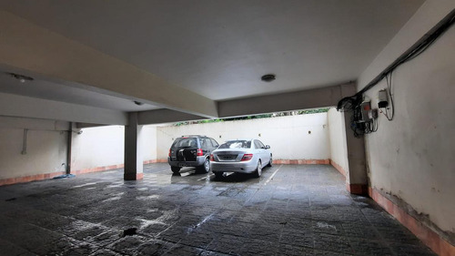 Venta Monoambiente Primer Piso, Con Cochera Descubierta En Morón Centro, Moron Norte.-