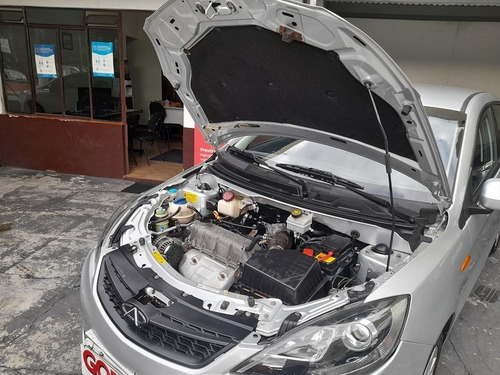 Imagem 3 de 12 de Chery / Celer Hatch Act 1.5 16v 2018 Prata