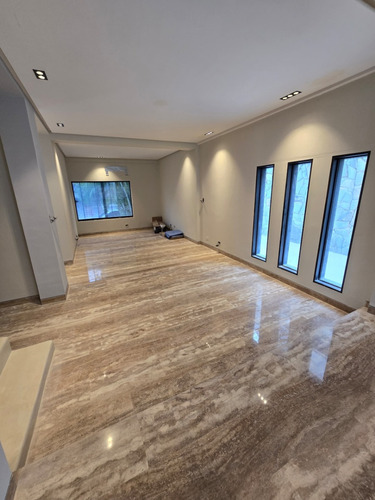 Johana Lazaro Vende Bella Casa Remodelada En La Urb Altos De Prebo 4 Avenidas **solo Clientes**