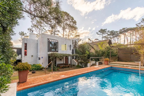 Venta Casa De 3 Dormitorios En Pinares Punta Del Este  Vista Al Mar