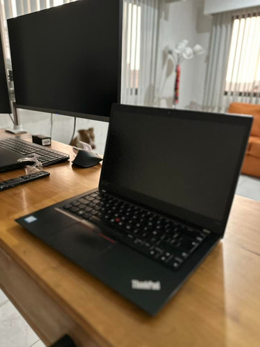 Laptop Tinkpad Modelo T490s Ram 8 Gb Ssd 256 Gb Windows 11 (Usado)