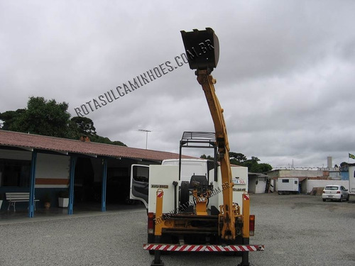 M.b Accelo 815