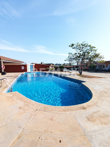 Casa En Villas Los Frailes, Maneiro, Isla De Margarita Cod: 1384