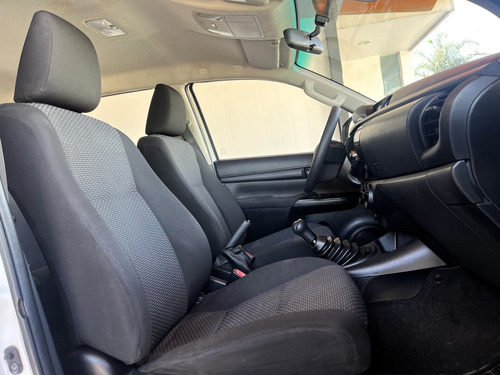 Toyota Hilux 2.7 Cabina Doble Sr Mt