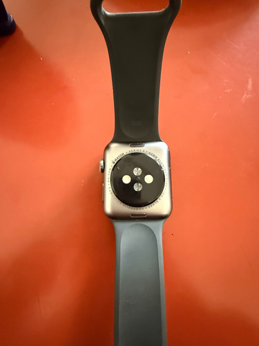 Apple Watch Series 3 (gps) 42 Mm - Correa Deportiva Negro Agua Negro Gris Oscuro (Usado)
