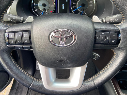 Toyota Hilux SW4 2.8 SRX 4X4 7 LUGARES 16V TURBO INTERCOOLER DIESEL 4P AUTOMÁTICO
