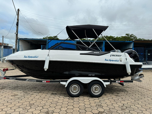 Lancha Focker 212 Mercury 150hp 4t (11 Hrs ) / Carreta