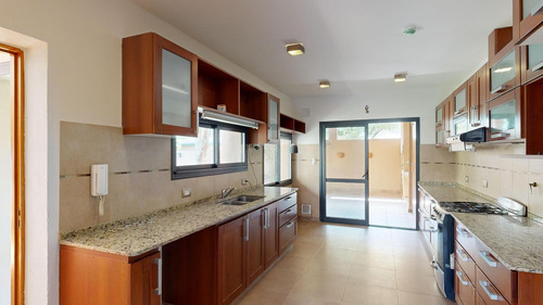 Venta Casa 4 Dormitorios 4 Baños / Pileta B. Jardin Claret
