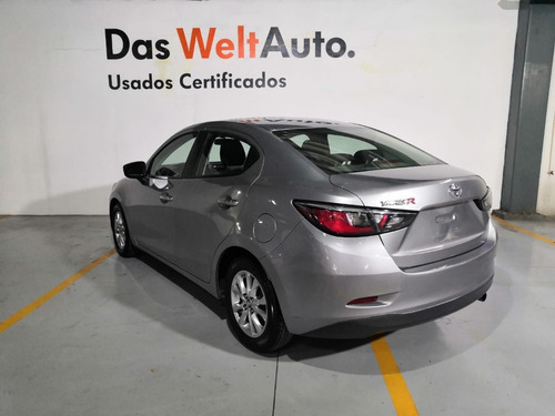 Imagen 4 de 12 de Yaris R Le Std