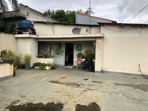 Oportunidade! 2 Casas Com 2 Dormitórios Cada Em Terreno Amplo De 355m² Ideal Para Moradia Ou Renda!