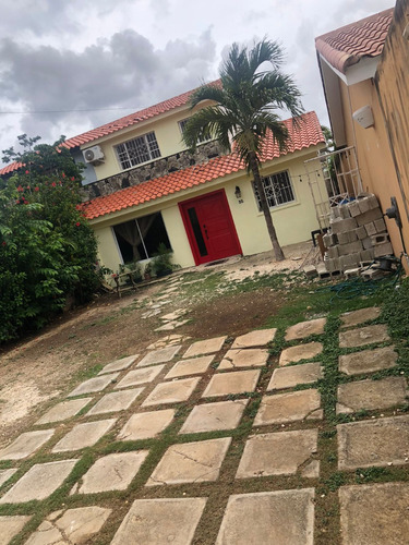 En Venta De Oportunidad Casa Duplex En Condominio Residencial En Bavaro Punta Cana