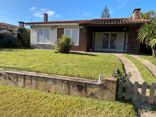 Casa De 4 Dormitorios Y 2 Baños