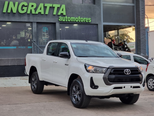 Toyota Hilux 2.4 Sr 4x2 Mt6