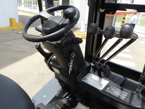 Imagen 2 de 7 de Autoelevador 8fd18 Toyota 0km Entrega Ya Diesel Trip Despl