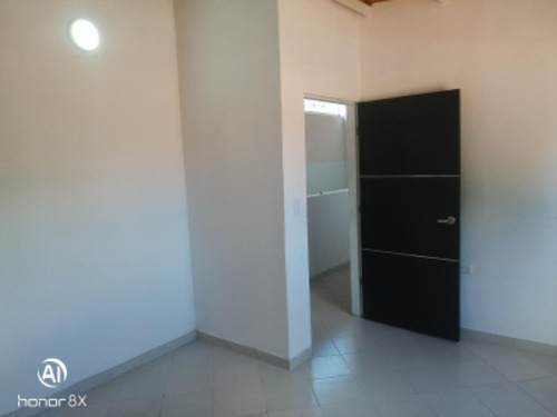 Imagen 5 de 5 de Alquiler De Oficina Ideal Para Consultorio Medico En El Este De Barquisimeto.