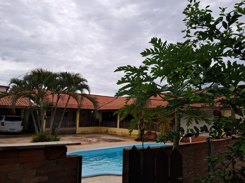 Linda Chácara Em Araçoiaba Da Serra-sp Próxima De Sorocaba-sp (15 Min) No Estilo Fazenda Rústica Com Piscina, Área Gourmet Completa, Garagem E Documentação Completa
