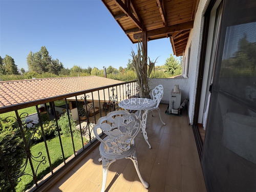 Gran Casa / Colina-lo Pinto-chicureo / Condominio Cerrado