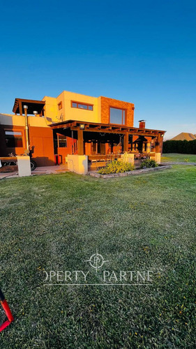 Casa En Excelente Estado En Condominio Seguro Cerc...