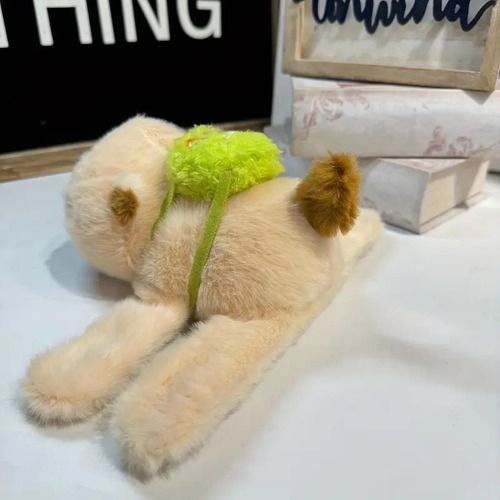 Peluche De Capibara Brazalete Que Te Abraza Con Su Mochilita