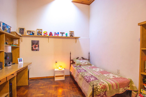 Imagen 20 de 30 de Casa 6 Ambientes Y Medio En Venta En Caseros Centro