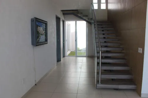 Casa Moderna Con Alberca Y Jardín, En Fraccionamiento Con Seguridad