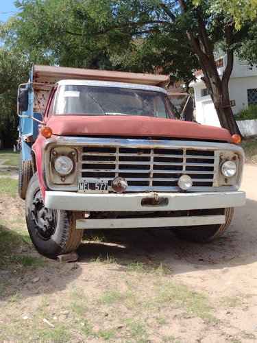 Ford F7000 Volcador