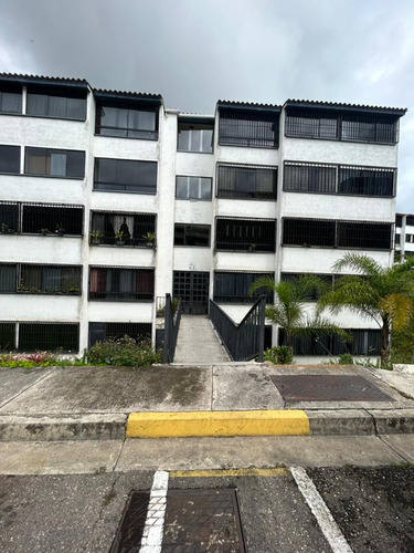 Venta De Apartamento Ubicdo En Los Teques Urb. El Solar De La Quita.