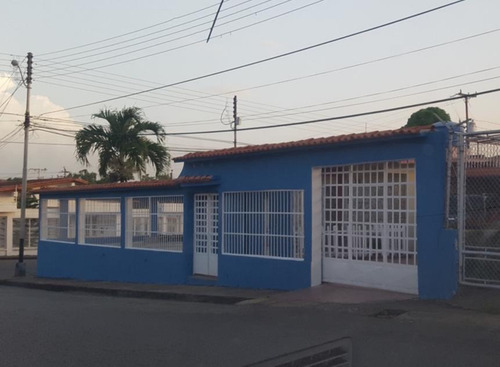 Imagen 2 de 14 de Casa En Venta Urb. Alberto Ravell Con Piscina