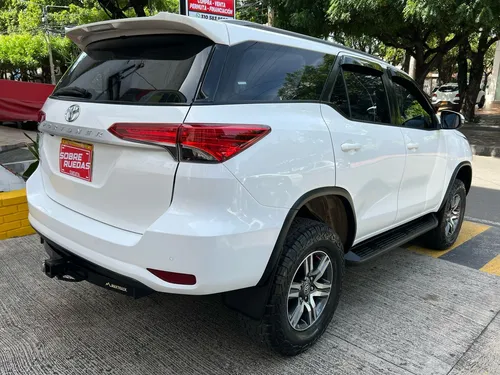 Toyota Fortuner 2.7l Mid