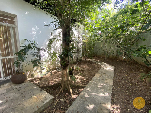 Imagem 8 de 15 de Casa Térrea No Alto De Pinheiros - Ic918