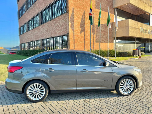 Ford Sedan TITANIUM