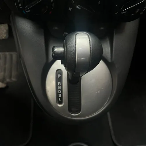 Mazda 2 Hb At 1.5cc 2015