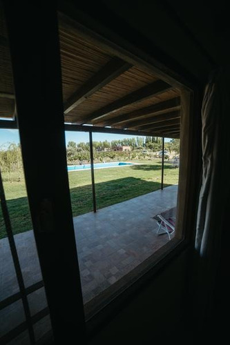 Imagen 9 de 30 de Hermosa Casa Con Viñedos Y Pileta - Miraviñas