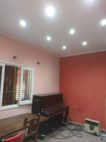 El Palomar: En Excelente Zona A Pocas Cuadras De La Estación, Casa Living Comedor, Cocina Comedor, Dos Dormitorios, Baño Instalado Y Fondo Amplio F: 6967