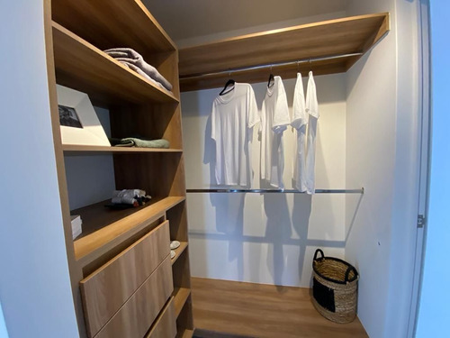 En Venta Departamentos Entre El Refugio Y Zibata, 2 Recamaras 2 Baños, Jardín
