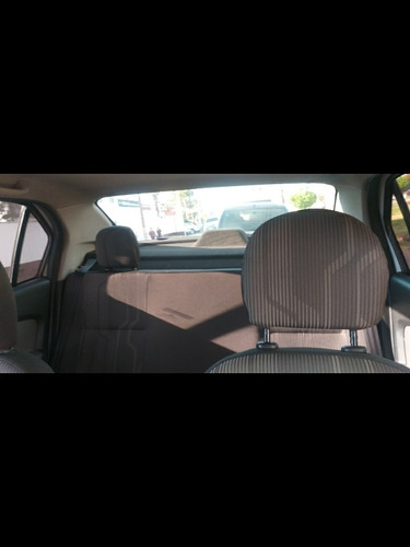 Imagem 10 de 10 de Renault Logan 2015 1.0 16v Expression Hi-flex 4p