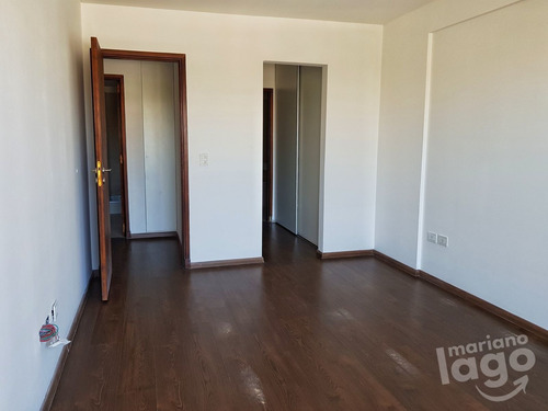 Imagen 6 de 18 de Departamento En Venta De 2 Dormitorios C/ Cochera En Centro