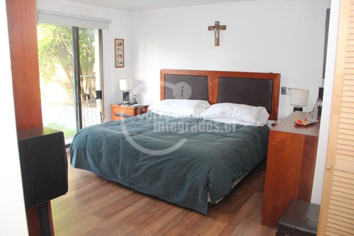 Casa En Venta De 5 Dorm. En Las Condes