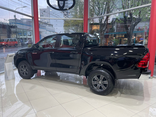 Toyota Hilux 4x2 D/c Sr 2.4 Tdi 6 A/t 2025