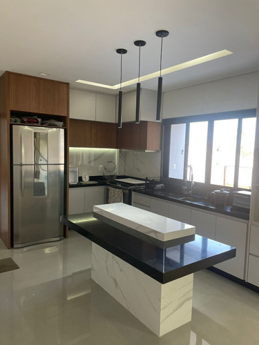 Casa Reformada E Ampliada Alto Padrao Joa