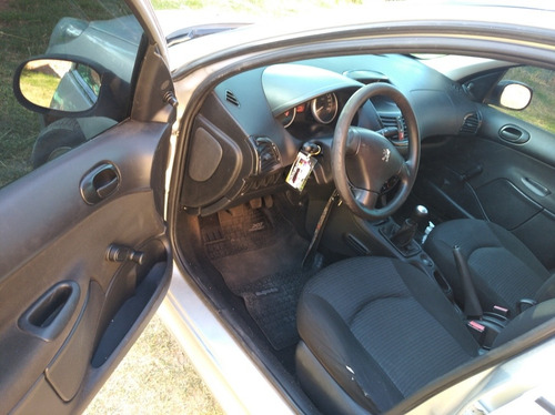 Peugeot 207 1.4 Sedan Hdi Xr 2011