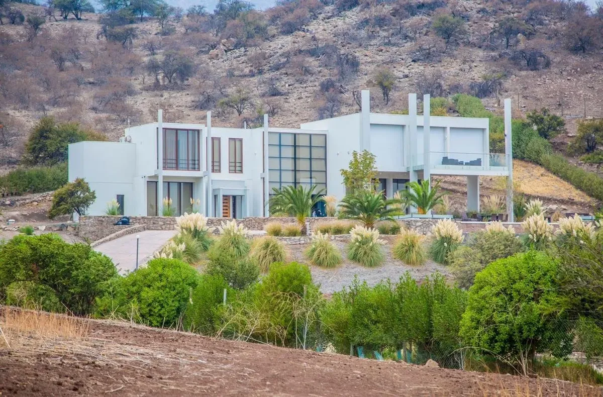 Imagen 1 de 30 de Venta Amoblada Casa De 500 Mts2 , 4d, 5b. En Parcela 8.500 M