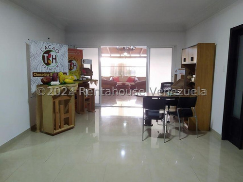Santa Mónica !! Impecable Y Amplia Casa Comercial Y/o Residencial, 532 M2, 3 Oficinas Privadas Con Posibilidad De Ampliación Para Otras Oficinas, 6 Pe. Apartamento Y Anexo Totalmente Equipados !!