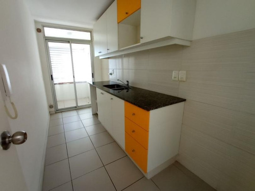 Imagen 8 de 15 de Apartamento Moderno, Y Luminoso Sobre Avenida!!