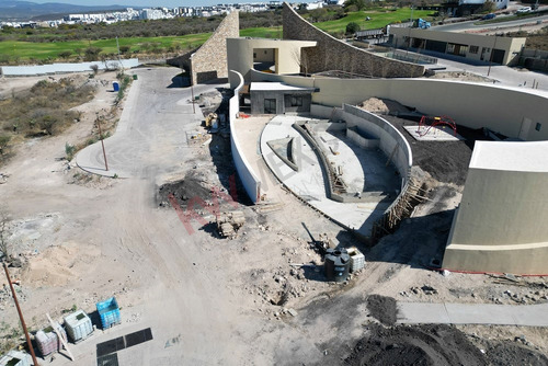 Terreno De 718m² Colindante A Campo De Golf, Clúster De Solo 38 Lotes, Zibatá, Qro.