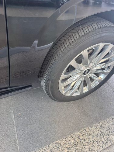 Cadillac Escalade Esv (larga) 2023